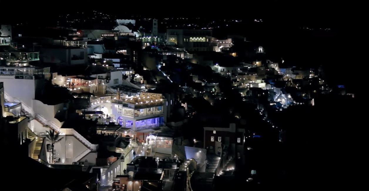 The Santorini Project : Santorini by night !